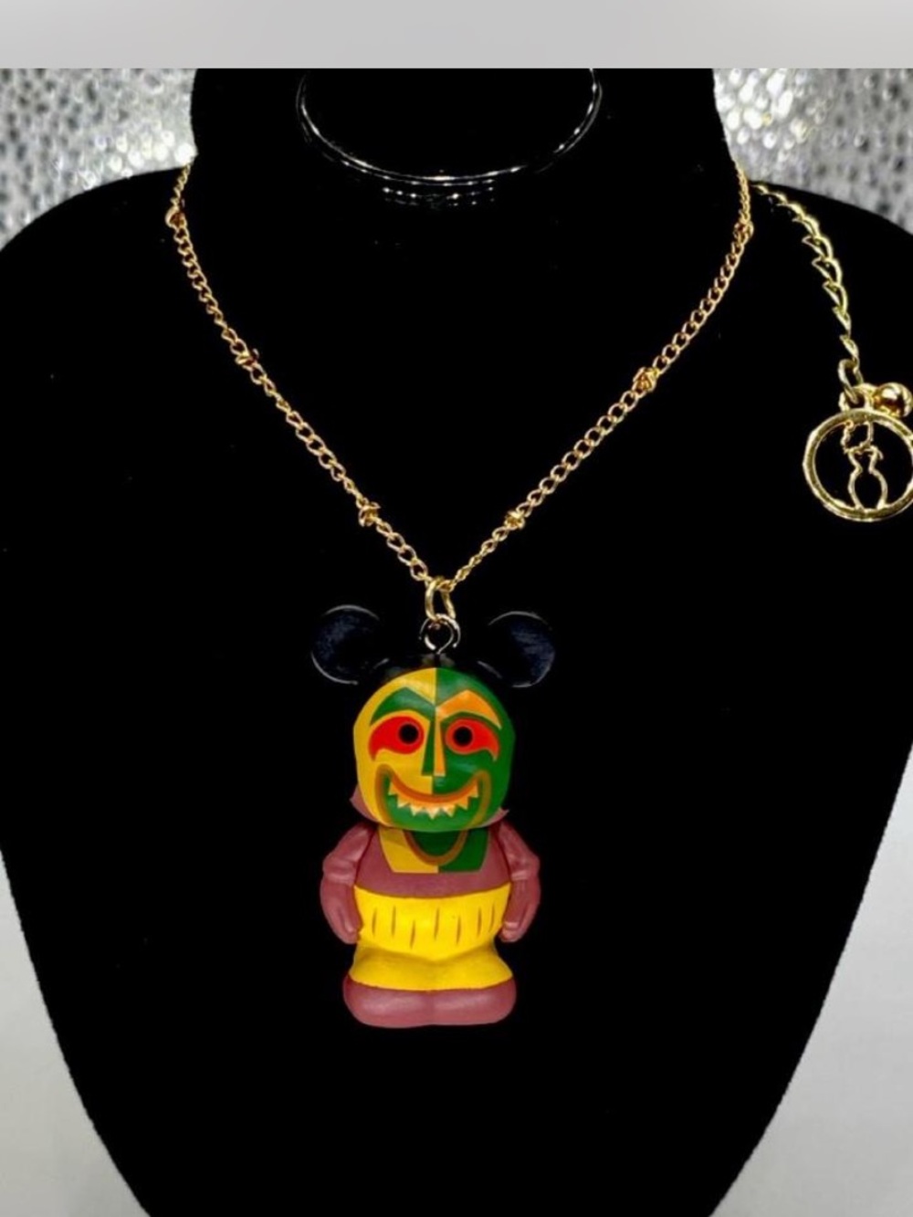 Disney ^^^  It’s a Small world ^^^ Ladies Gold Chain Necklace *** Collectors ***